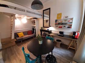 Studio for rent for €1,000 per month in Paris, Rue du Faubourg Saint-Martin