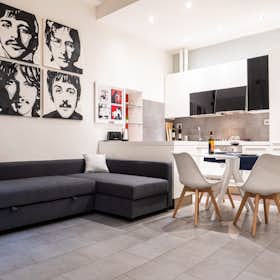 Apartment for rent for €2,050 per month in Milan, Via Cenisio