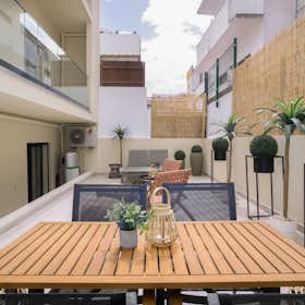 Apartment for rent for €2,400 per month in Faro, Rua João de Deus