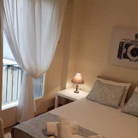 Private room for rent for €370 per month in Athens, Kodrigktonos