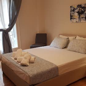 Private room for rent for €389 per month in Athens, Kodrigktonos