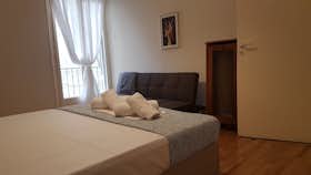 Private room for rent for €380 per month in Athens, Kodrigktonos