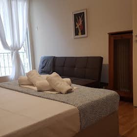 Private room for rent for €380 per month in Athens, Kodrigktonos
