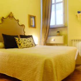 Apartment for rent for €2,700 per month in Florence, Via dei Vellutini