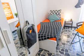 Отдельная комната сдается в аренду за 430 € в месяц в Cagliari, Via Tiziano