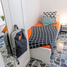 WG-Zimmer for rent for 430 € per month in Cagliari, Via Tiziano