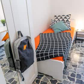 Private room for rent for €430 per month in Cagliari, Via Tiziano