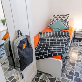 Pokój prywatny do wynajęcia za 430 € miesięcznie w mieście Cagliari, Via Tiziano
