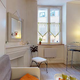 Studio for rent for €900 per month in Lyon, Rue des Capucins