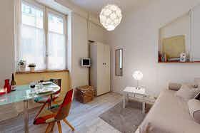 Studio for rent for €900 per month in Lyon, Rue des Capucins