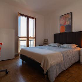 Private room for rent for €445 per month in Porto, Rua de Salgueiro Maia