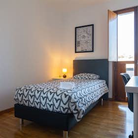 Private room for rent for €415 per month in Porto, Rua de Salgueiro Maia