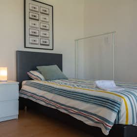 Private room for rent for €465 per month in Porto, Rua de Salgueiro Maia