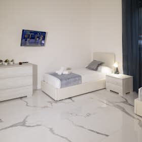 Mehrbettzimmer for rent for 450 € per month in Florence, Viale Aleardo Aleardi