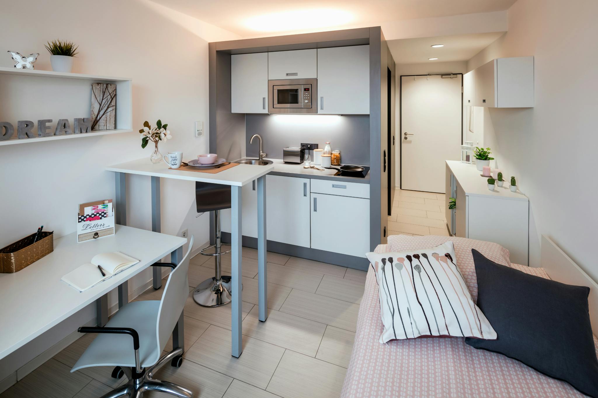 Studio for rent for €886 per month in Frankfurt am Main, Adalbertstraße