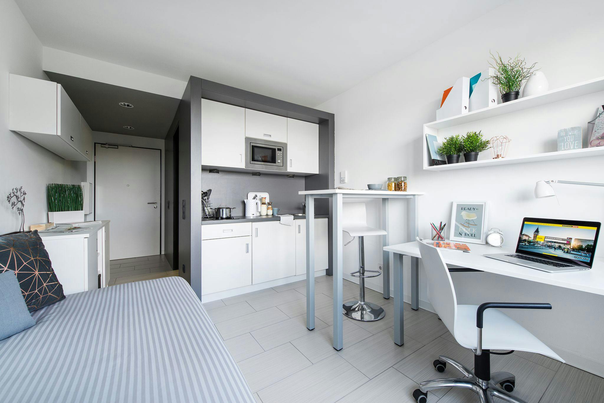 Studio for rent for €763 per month in Frankfurt am Main, Adalbertstraße