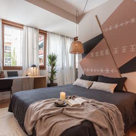 Apartment for rent for €3,237 per month in Madrid, Calle de Edgar Neville
