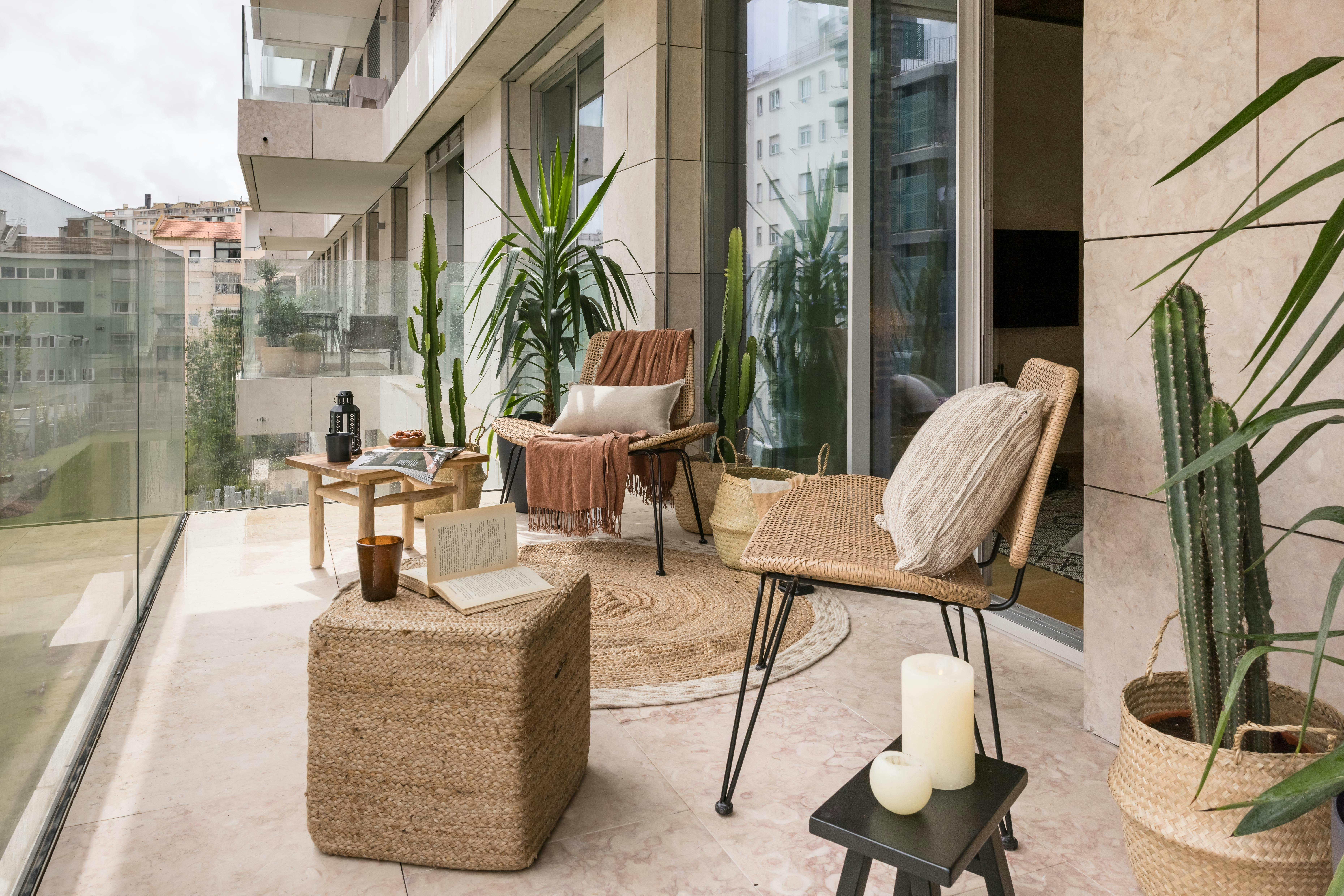 Apartment for rent for €4,668 per month in Lisbon, Rua Seara Nova