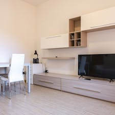Apartment for rent for €1,500 per month in Bologna, Via Ferrarese