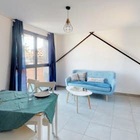 Wohnung zu mieten für 1.200 € pro Monat in Bordeaux, Rue de Metz