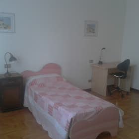 Stanza privata for rent for 370 € per month in Vicenza, Viale Astichello