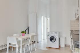 Appartement te huur voor € 2.100 per maand in Schaerbeek, Avenue Émile Verhaeren