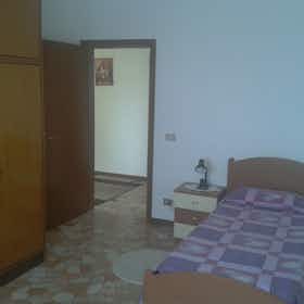 私人房间 正在以 €370 的月租出租，其位于 Vicenza, Viale Astichello