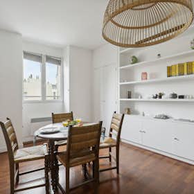 Studio for rent for €5,281 per month in Paris, Rue Saint-Antoine
