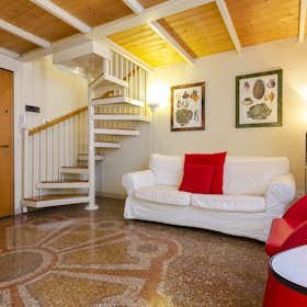 Apartment for rent for €1,600 per month in Bologna, Via Fossalta