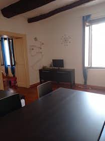 Apartamento para alugar por € 700 por mês em Salerno, Largo Conservatorio Vecchio