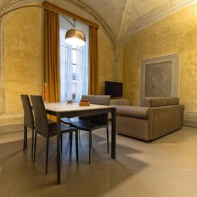 Apartment for rent for €3,500 per month in Florence, Via Santa Caterina d'Alessandria