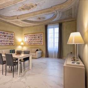 Apartment for rent for €4,000 per month in Florence, Via Santa Caterina d'Alessandria