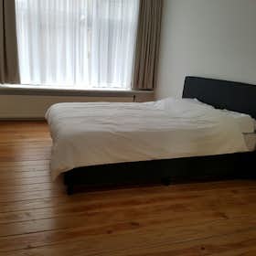 Private room for rent for €975 per month in Rotterdam, Beukelsweg