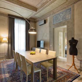 Apartment for rent for €5,800 per month in Florence, Via Santa Caterina d'Alessandria