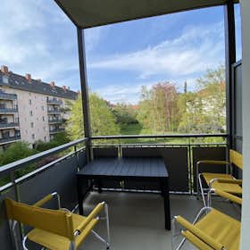 Apartment for rent for €2,200 per month in Berlin, Grazer Platz