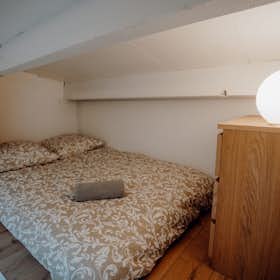 Private room for rent for €700 per month in Bordeaux, Place Sainte-Eulalie