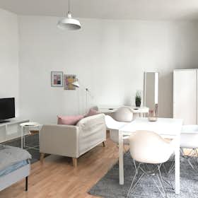 Studio for rent for €1,498 per month in Berlin, Obentrautstraße