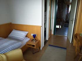 Отдельная комната сдается в аренду за 650 € в месяц в Mehrstetten, Heimstetten