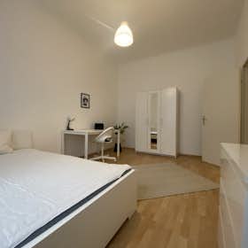 Private room for rent for €650 per month in Vienna, Wiedner Gürtel