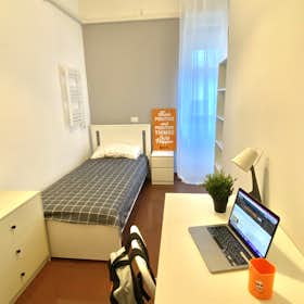 Private room for rent for €430 per month in Bari, Via Prospero Petroni