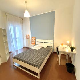 Private room for rent for €475 per month in Bari, Via Prospero Petroni