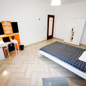 私人房间 正在以 €480 的月租出租，其位于 Bari, Via Giulio Petroni