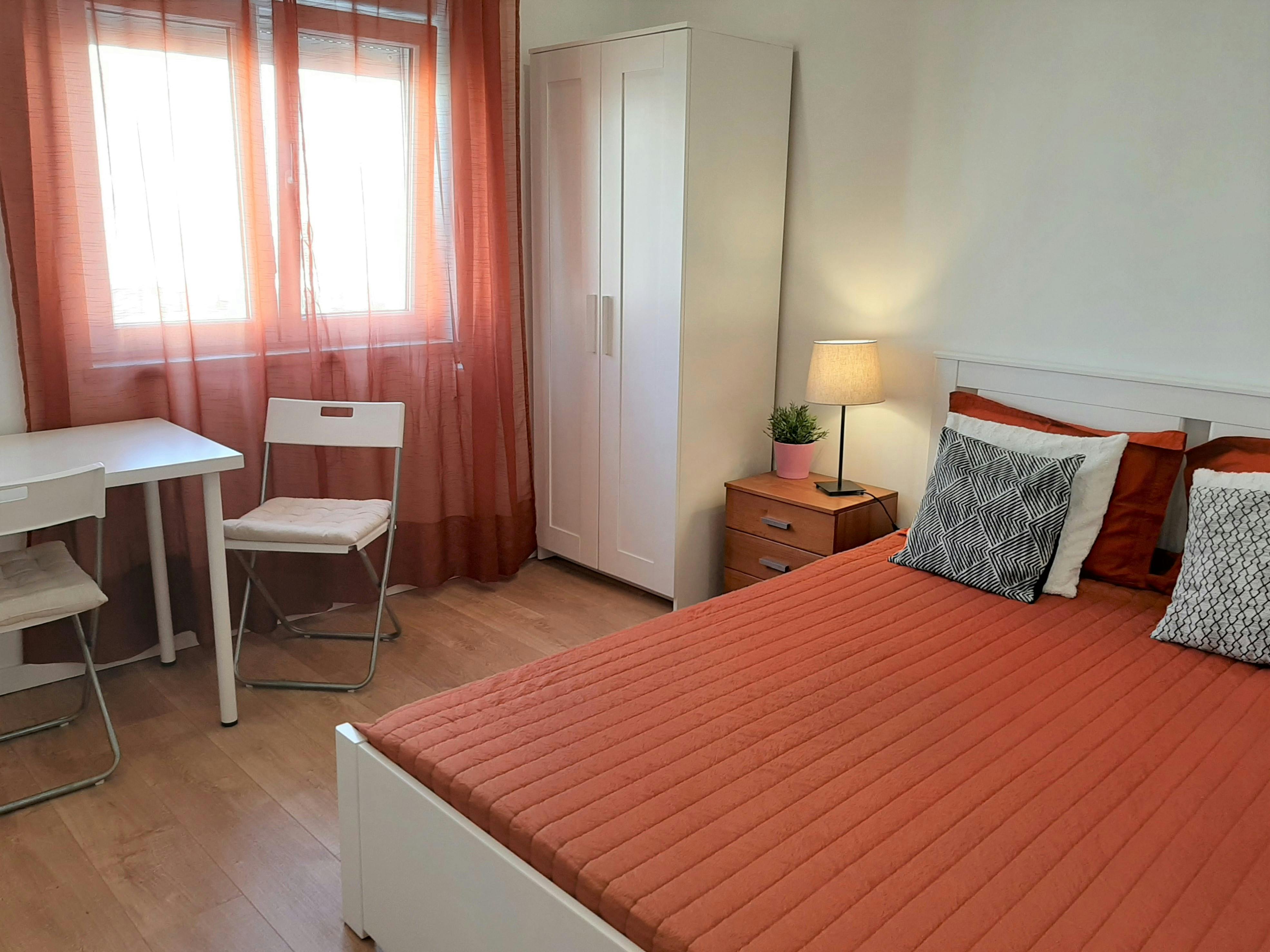 Private room for rent for €490 per month in Lisbon, Rua da Vila de São Martinho