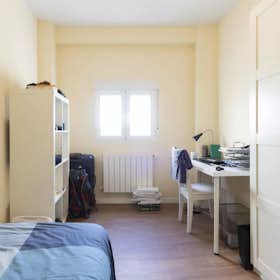 Private room for rent for €398 per month in Madrid, Calle de Zaida