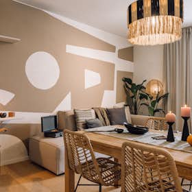 Apartment for rent for €3,777 per month in Lisbon, Avenida Casal Ribeiro
