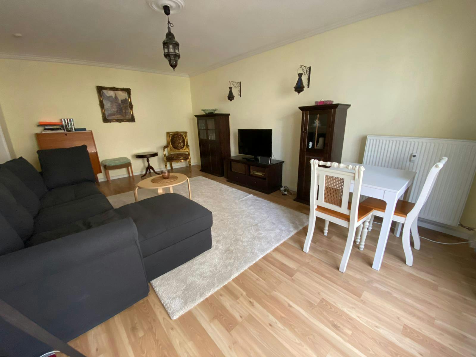 Apartment for rent for €1,200 per month in Frankfurt am Main, Grüne Straße