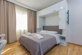 Studio for rent for €1,500 per month in Athens, Leoforos Syngrou