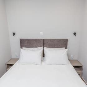 Apartment for rent for €1,200 per month in Dhafní, Leoforos Vouliagmenis