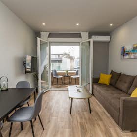 Apartment for rent for €1,400 per month in Dhafní, Leoforos Vouliagmenis