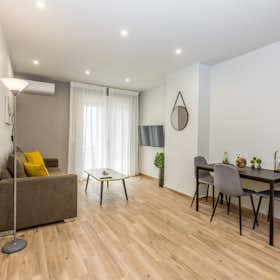 Apartment for rent for €1,200 per month in Dhafní, Leoforos Vouliagmenis